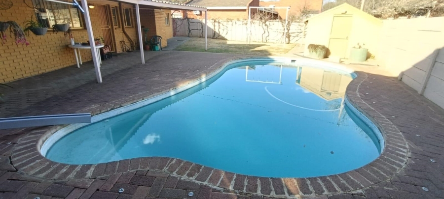 4 Bedroom Property for Sale in Langenhovenpark Free State